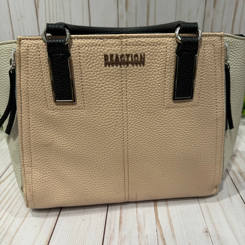 Kenneth Cole Reaction Freebird Sachel